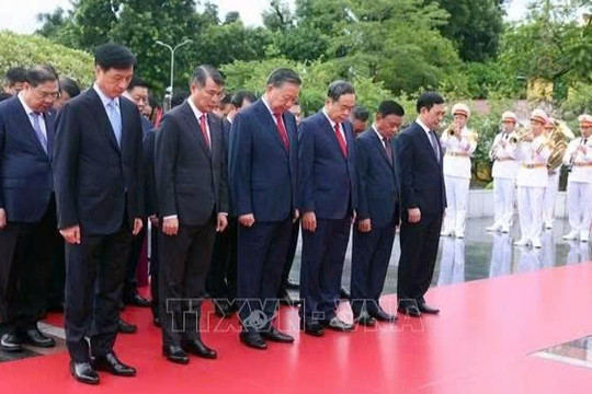 Ban Chấp hành Trung ương Đảng tưởng niệm các Anh hùng liệt sĩ