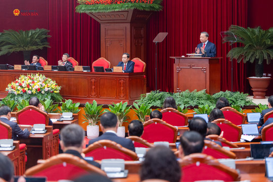 Thông cáo báo chí về ngày làm việc thứ nhất Hội nghị lần thứ Tư, Ban Chấp hành Trung ương Đảng khóa XIV