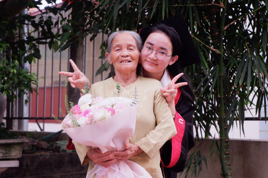 Nữ thủ khoa Ngoại thương luôn coi bản thân như “chiếc ly rỗng” để nỗ lực, học hỏi và lắng nghe