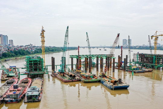 Hanoi accelerates construction of seven Red River bridges for APEC 2027