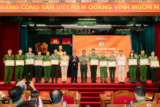 Trao giải Đại sứ Văn hóa đọc và thi tìm hiểu về An ninh nhân dân