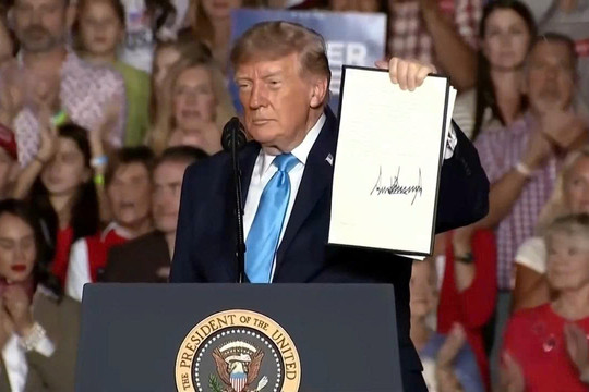 Bầu cử giữa kỳ Mỹ: Tại sao Tổng thống Trump đặt cược vào dầu diesel “đỏ”?