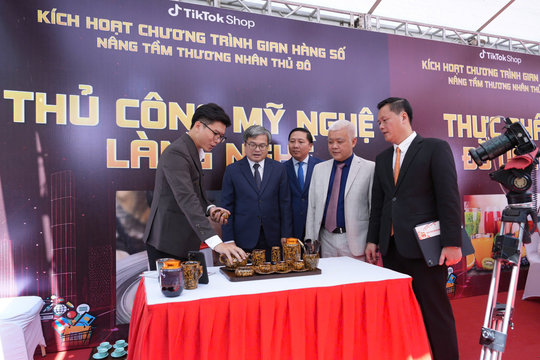 Hà Nội đưa sản phẩm làng nghề lên không gian số: Biến bản sắc thành giá trị kinh tế