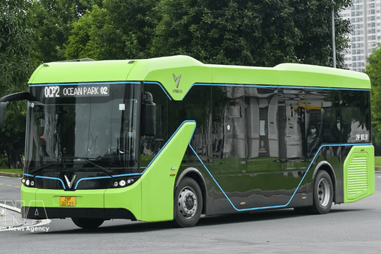 Hanoi adds electric buses on two more routes