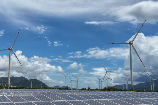 New value chains from two industrial – renewable energy centres
