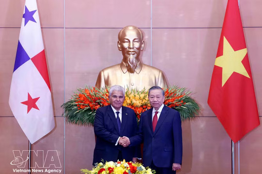 Top Vietnamese, Panamanian leaders hold talks in Hanoi