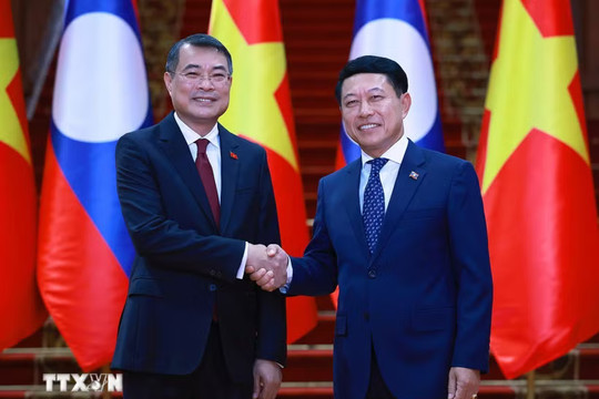 Thủ tướng Lê Minh Hưng hội đàm với Thủ tướng Lào Saleumxay Kommasith
