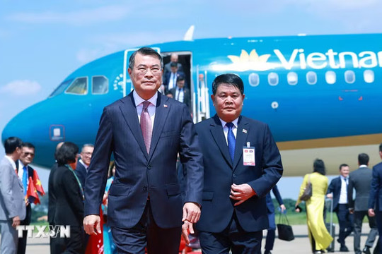 Thủ tướng Lê Minh Hưng đến thủ đô Vientiane bắt đầu thăm chính thức Lào