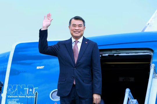 Prime Minister Le Minh Hung departs for official visits to Laos, Cambodia