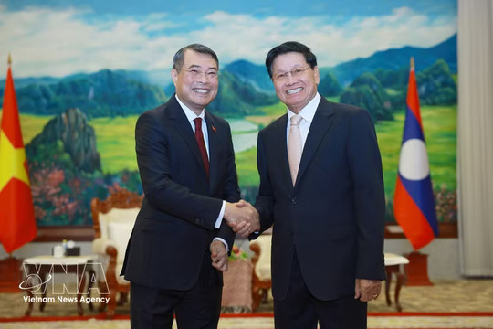 Vietnamese Prime Minister meets with top Lao leader in Vientiane