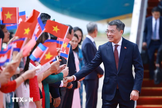 Thủ tướng Lê Minh Hưng đến thủ đô Phnom Penh, bắt đầu thăm chính thức Campuchia