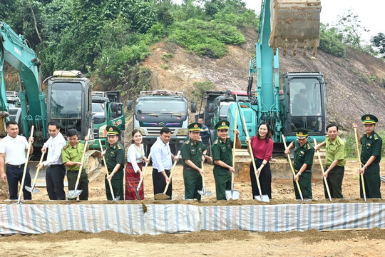 Khởi công tuyến đường xuyên dãy Giăng Màn ở Hà Tĩnh: Mở lối giao thương, kết nối đồng bào vùng biên
