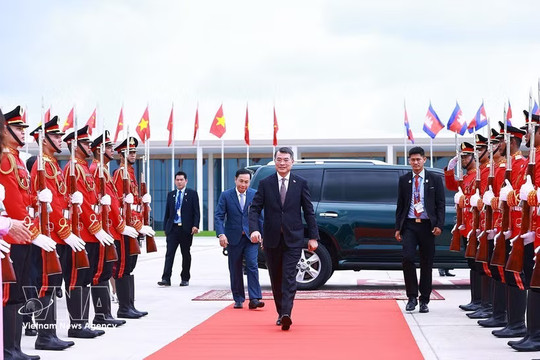 PM Le Minh Hung wraps up official visit to Cambodia