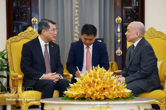 Vietnamese PM pays courtesy visits to Cambodian King, Queen Mother