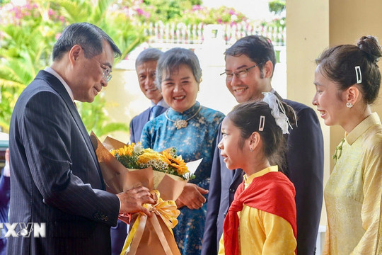 Thủ tướng Lê Minh Hưng gặp cộng đồng người gốc Việt và các cơ quan đại diện Việt Nam tại Campuchia