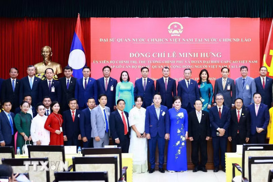 Thủ tướng Lê Minh Hưng gặp cộng đồng người Việt Nam tại Lào