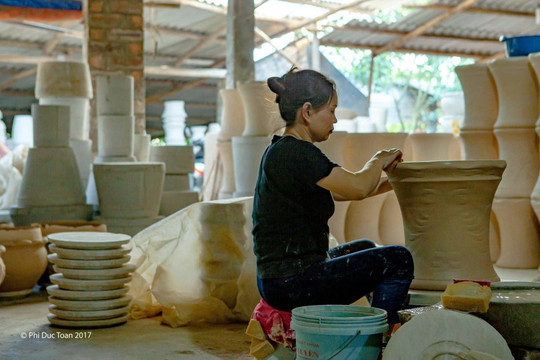Giữ làng gốm cổ Kim Lan bên bờ sông Hồng