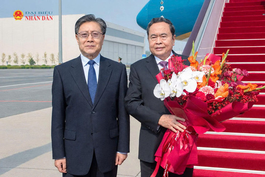 Chủ tịch Quốc hội Trần Thanh Mẫn đến Bắc Kinh, bắt đầu chuyến thăm chính thức Trung Quốc
