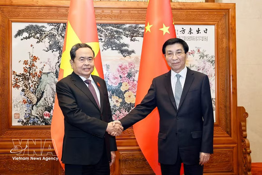 Vietnam, China to boost legislative, people-to-people exchanges