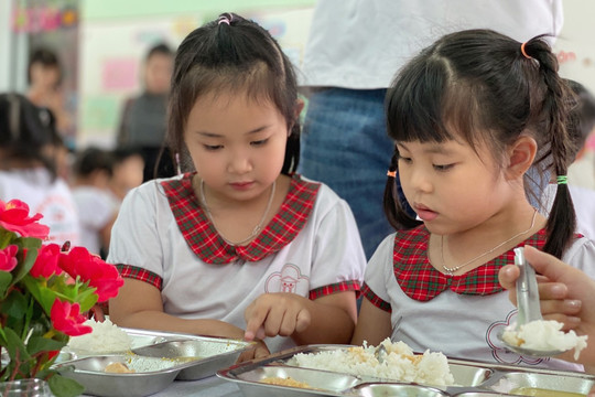 Những điểm nghẽn và khoảng trống pháp lý, thực thi trong vấn đề dinh dưỡng học đường