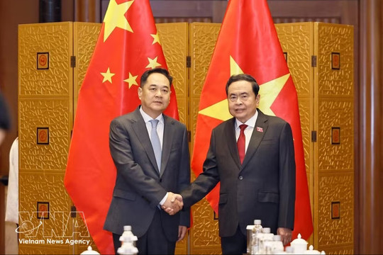 NA President meets with Chinese friendship figures in Beijing
