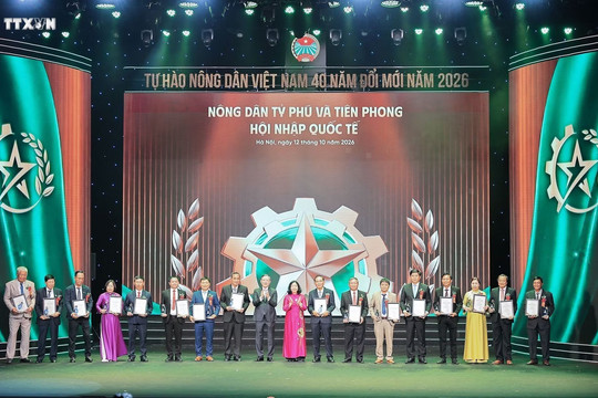 Lễ tôn vinh và trao danh hiệu Nông dân Việt Nam xuất sắc 40 năm Đổi mới