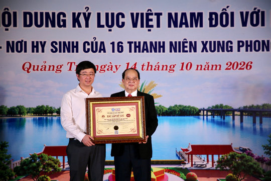 Đón nhận Bằng tôn vinh giá trị nội dung kỷ lục Việt Nam đối với Di tích Bến phà II Long Đại