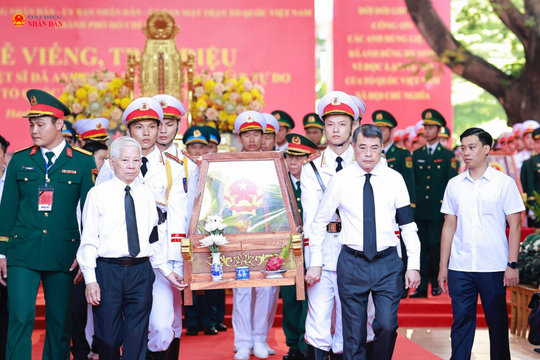Thủ tướng Lê Minh Hưng dự Lễ viếng, truy điệu và an táng hài cốt liệt sĩ tại Công viên Lê Thị Riêng