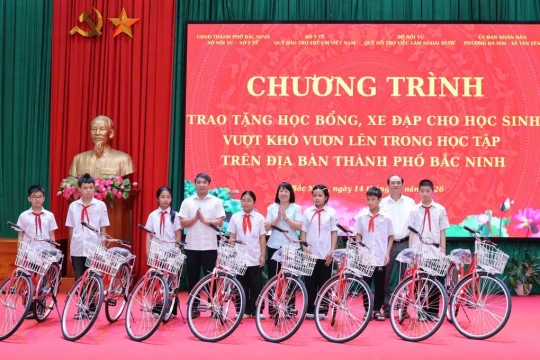 Trao học bổng, xe đạp tặng 80 học sinh khó khăn tại Bắc Ninh