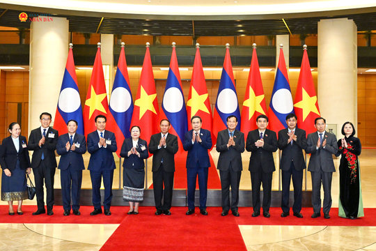 Chủ tịch Quốc hội Trần Thanh Mẫn tiếp Thường trực Ban Bí thư Trung ương Đảng Nhân dân Cách mạng Lào