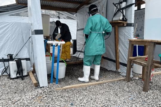 Ebola lan sang Kenya, tỷ lệ tử vong tại Congo lên gần 50%