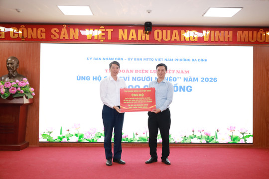 EVN ủng hộ 100 triệu đồng cho Quỹ “Vì người nghèo” phường Ba Đình