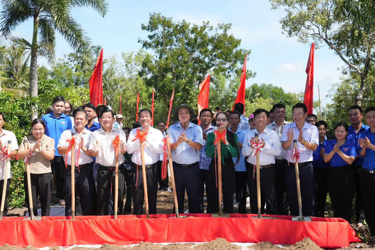 Cà Mau hiện thực hóa mục tiêu cứng hóa đường giao thông về tận khóm, ấp