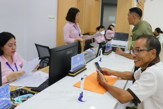 AI, robots drive administrative reform in Dong Xoai
