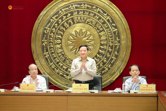 Phó Chủ tịch Quốc hội Nguyễn Khắc Định chủ trì cuộc họp về công tác lập pháp các tháng cuối năm 2026