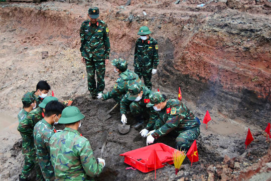 TP. Hồ Chí Minh: Tiếp tục tìm thấy 12 hài cốt liệt sĩ tại công viên Lê Thị Riêng