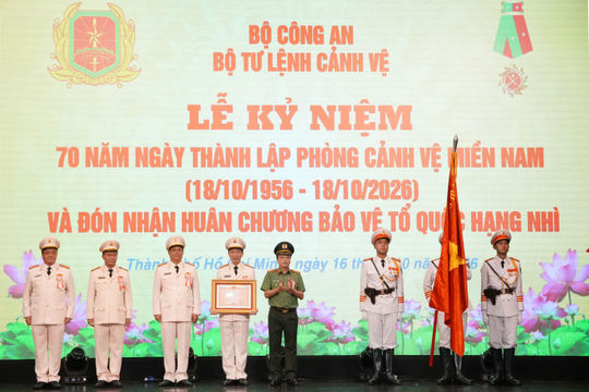 Phòng Cảnh vệ miền Nam đón nhận Huân chương Bảo vệ Tổ quốc hạng Nhì nhân kỷ niệm 70 năm thành lập