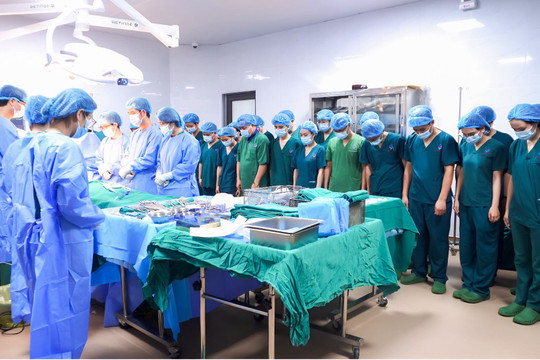Từ nỗi đau mất người thân, gia đình nữ giáo viên trao đi hy vọng sống
