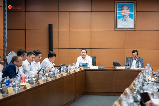 Chủ tịch Quốc hội Trần Thanh Mẫn: Chuyển mạnh sang cho vay dựa trên dòng tiền, dữ liệu