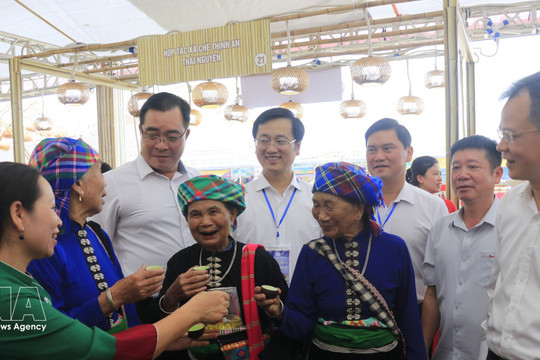 Northwest tourism fair opens in Lao Cai