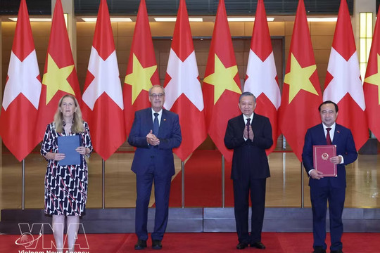 Vietnam attaches importance to friendship, multifaceted cooperation with Switzerland: Top leader