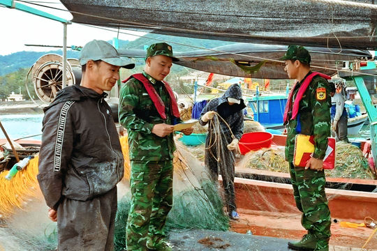 Đồn Biên phòng đảo Trần đẩy mạnh tuyên truyền pháp luật, chống khai thác IUU