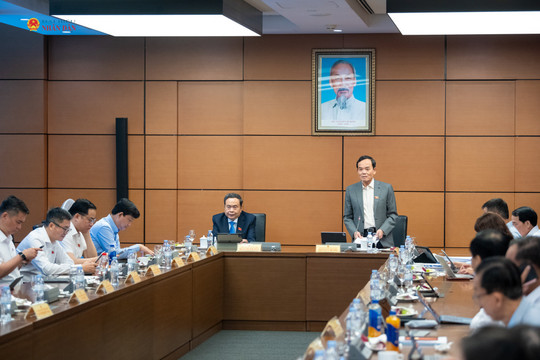 Giữ vững ổn định kinh tế vĩ mô để tăng trưởng bền vững