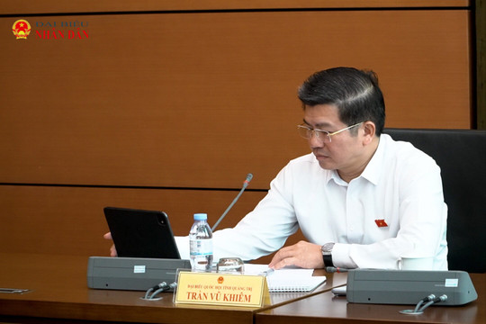 Đổi mới mô hình tăng trưởng, phát huy lợi thế năng lượng xanh