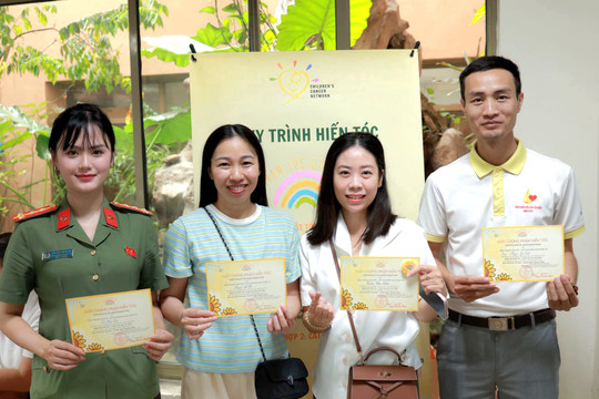 Hơn 1.175 mái tóc được trao gửi tại “Trạm tóc ước mơ” 2026: Để những cô gái chiến đấu với ung thư được soi gương và mỉm cười