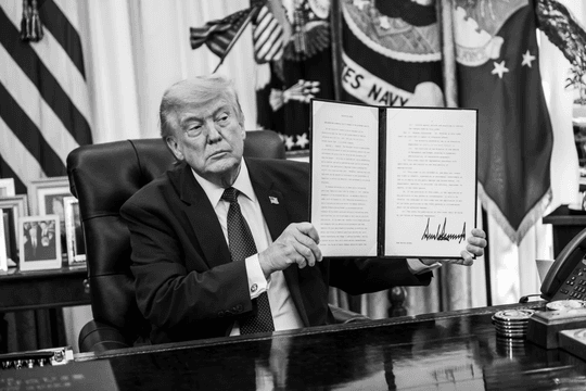 Tổng thống Trump ký sắc lệnh miễn trừng phạt mới với Nga