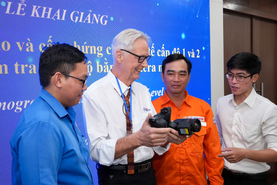 EVNHCMC tiếp tục đào tạo chuyên sâu và cấp chứng chỉ quốc tế về công nghệ camera nhiệt
