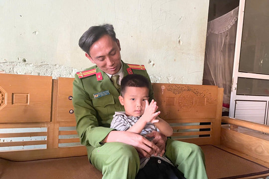 Chiến sĩ Công an trở thành "cha mẹ thứ hai" của các em nhỏ có hoàn cảnh khó khăn