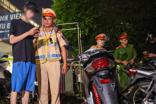 CSGT Hà Nội tuần tra rạng sáng , xử lý hàng chục trường hợp thanh thiếu niên vi phạm