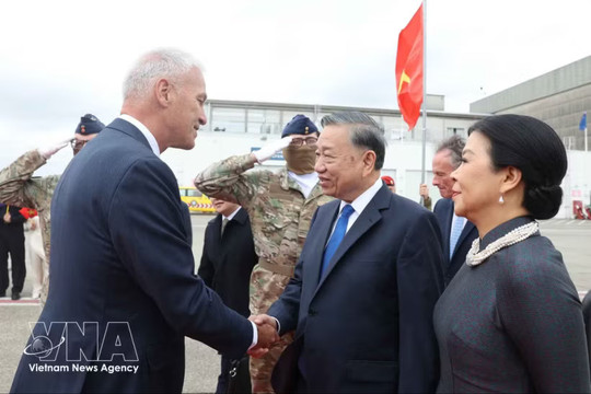 Top Vietnamese leader begins official visits to EU, Belgium